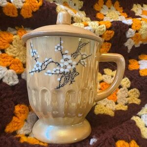 Peach lusterware mug with lid